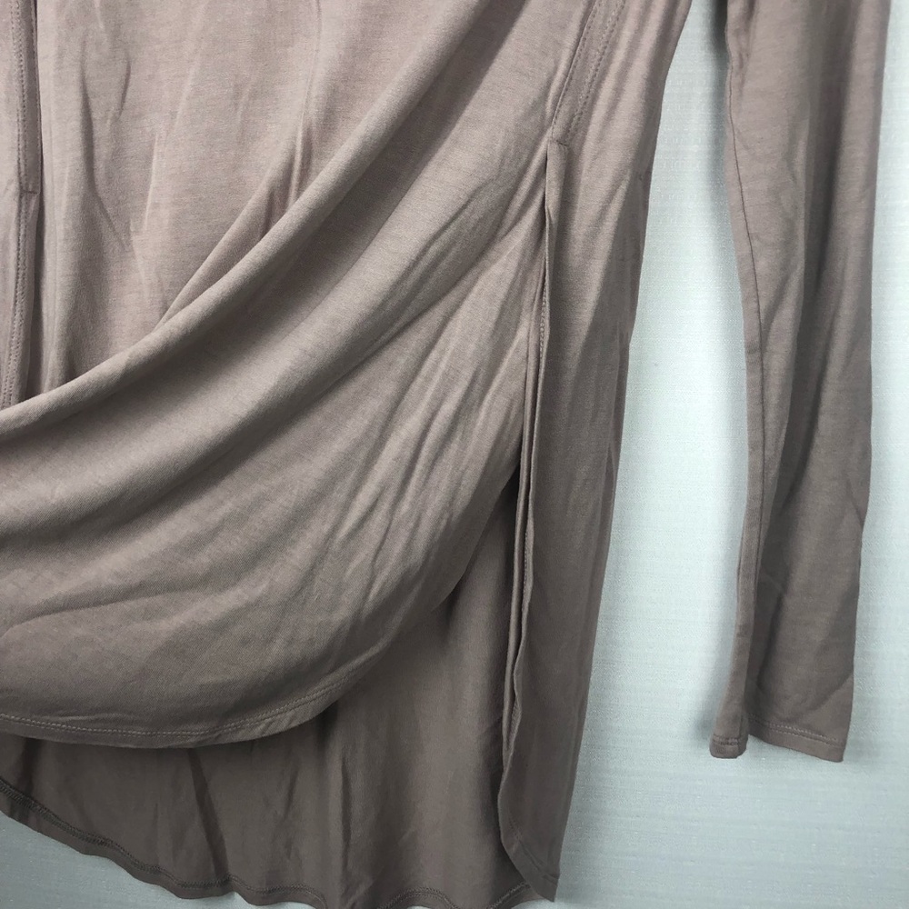 Old Navy T-Shirt Women's XS Light Mauve Pink Long Sleeve High Side Slit - Picture 3 of 8